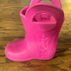Toddler pink croc rain boots size 7